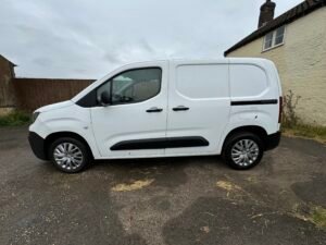 2021 70 Peugeot Partner 1.5 BlueHDi 1000 Professional