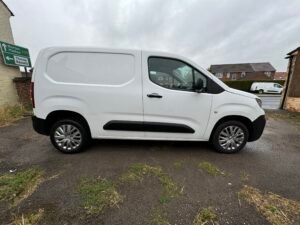 2021 70 Peugeot Partner 1.5 BlueHDi 1000 Professional