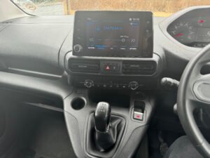 2021 70 Peugeot Partner 1.5 BlueHDi 1000 Professional
