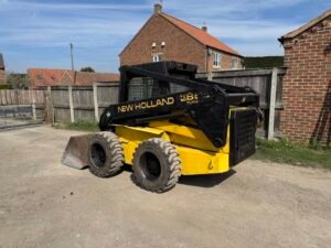 1996 New Holland LX885 Turbo Skid steer c/w Bucket & Forks