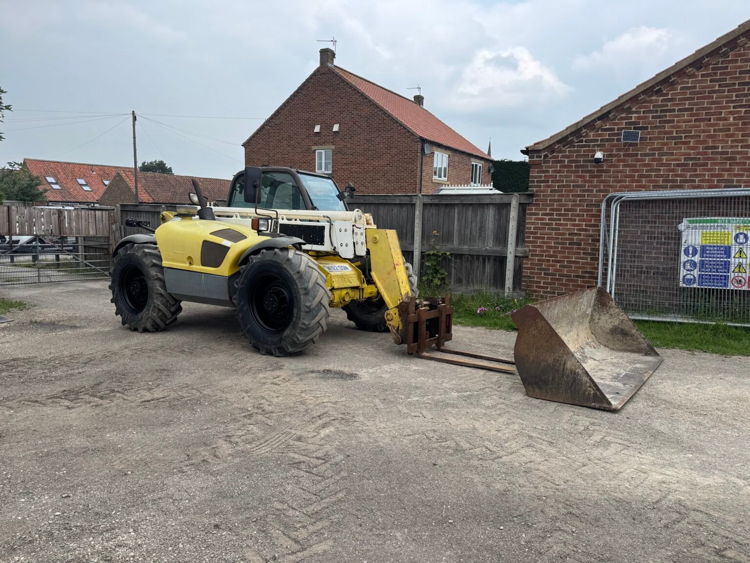 2000 Manitou MT932 Telehandler c/w Tines & Bucket