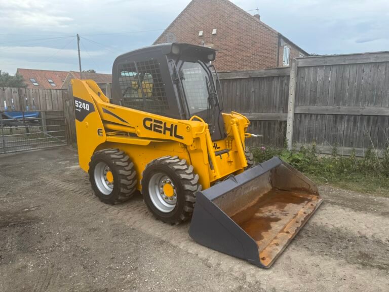 2013 Gehl 5240E Skid steer Loader c/w Bucket