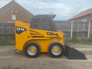 2013 Gehl 5240E Skid steer Loader c/w Bucket
