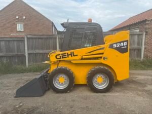 2013 Gehl 5240E Skid steer Loader c/w Bucket