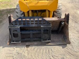 Mustang 960 Skid Steer c/w 2-in-1 Bucket & Forks